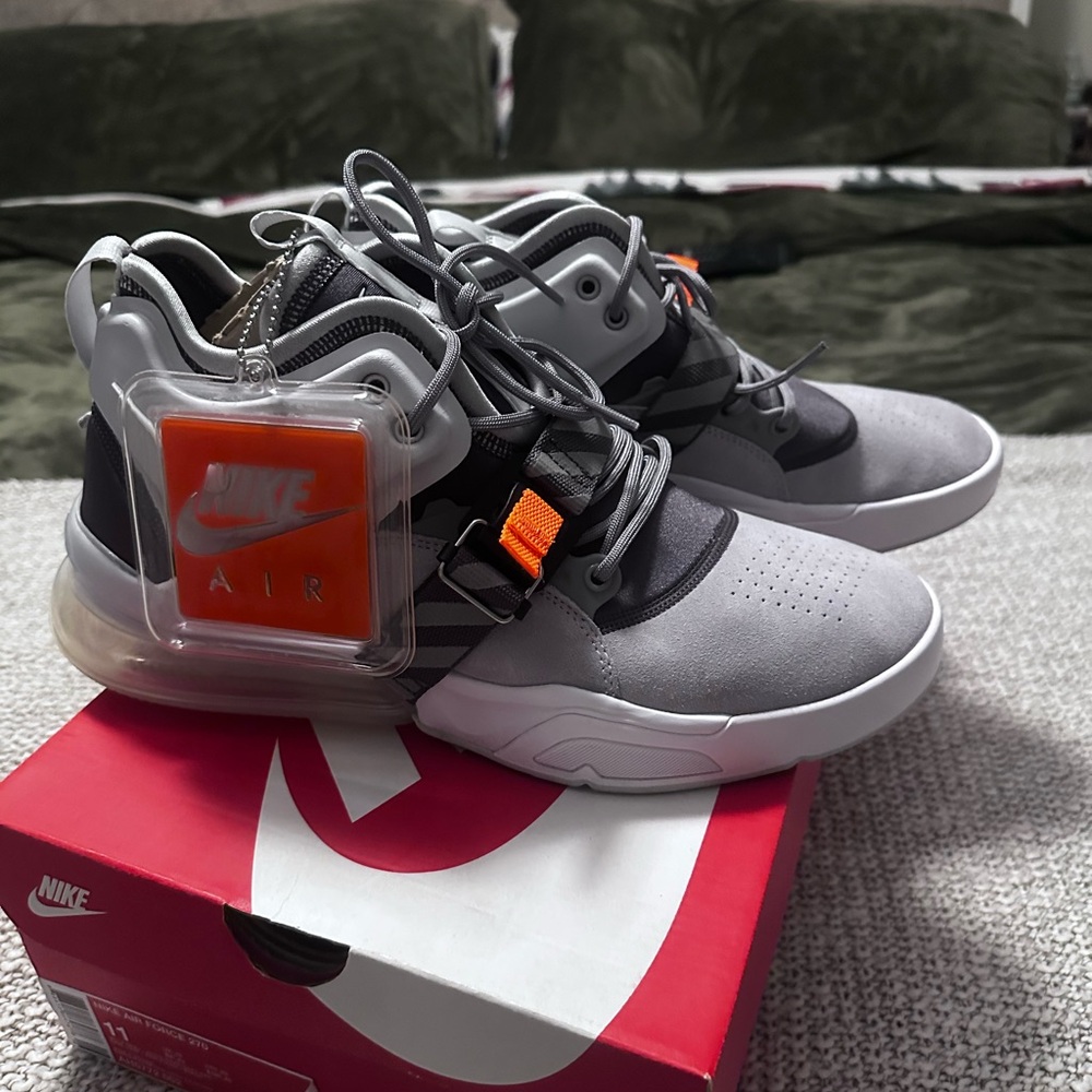 Nike Air Force 270